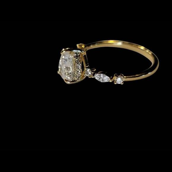 New Size 8 14k Yellow Gold Filled Ring w/ Pear Cut Center Stone - Picture 8 of 9